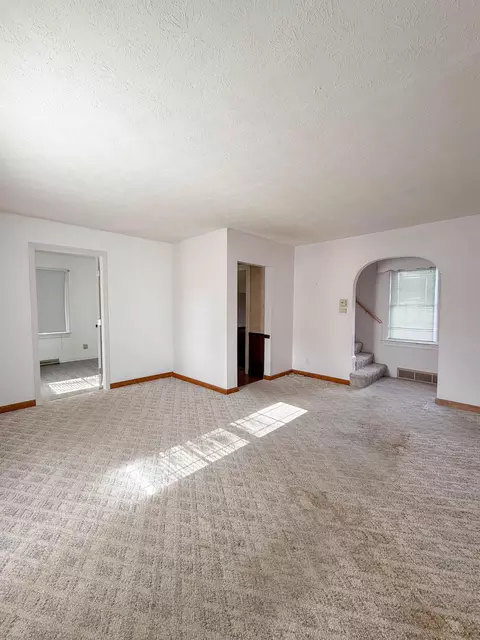 Living - 820 W 1st St, Springfield, OH 45504 photo 1 of 2