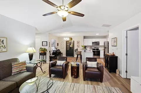 Living - 3969 Covington Dr, Springfield, OH 45503 photo 2 of 3