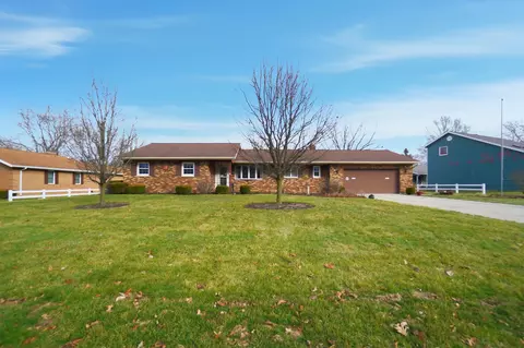 918 Carnation Dr, Wapakoneta, OH 45895
