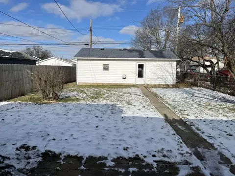 Exterior - 2124 Woodside Ave, Springfield, OH 45503 photo 4 of 9