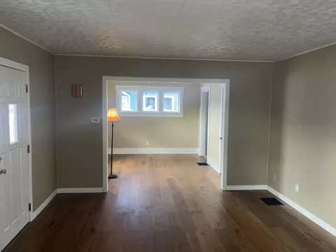 Living - 2124 Woodside Ave, Springfield, OH 45503 photo 2 of 3