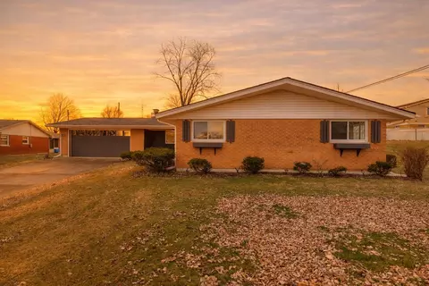 958 Torrence Dr, Springfield, OH 45503 photo 2