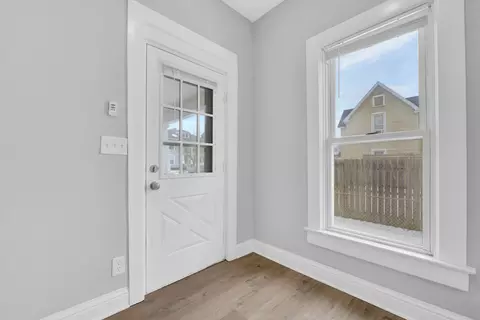 Entry Way - 311 N Shaffer St, Springfield, OH 45504 photo 1 of 4