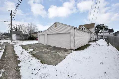 Exterior - 311 N Shaffer St, Springfield, OH 45504 photo 6 of 8