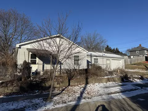 372 Ridge Rd, Springfield, OH 45503
