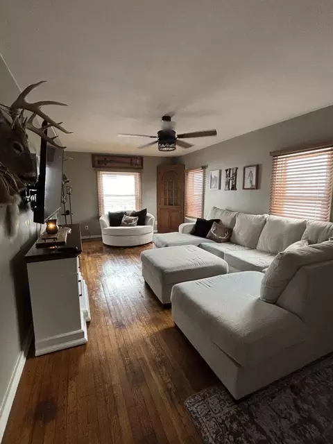 Living - 418 Kossuth St, Sidney, OH 45365 photo 3 of 4