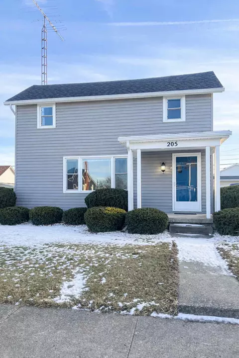 205 E College St, Jackson Center, OH 45334