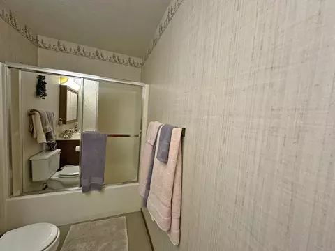 Bath - 1136 Foxboro Rd, Springfield, OH 45503 photo 3 of 3