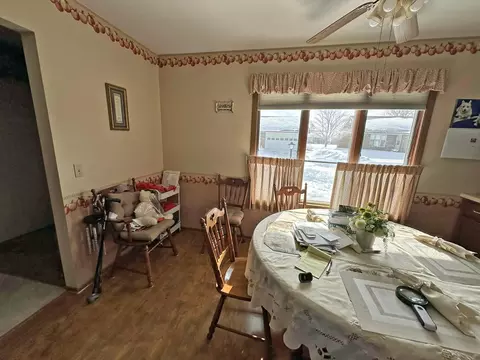 Dining - 1136 Foxboro Rd, Springfield, OH 45503 photo 1 of 2