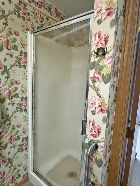 Bath - 1136 Foxboro Rd, Springfield, OH 45503 photo 1 of 3