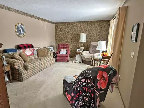 Living - 1136 Foxboro Rd, Springfield, OH 45503 photo 1 of 3