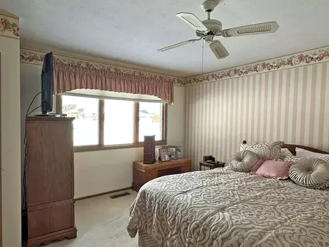 Bedroom - 1136 Foxboro Rd, Springfield, OH 45503 photo 2 of 10