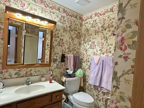 Bath - 1136 Foxboro Rd, Springfield, OH 45503 photo 2 of 3