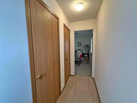 Entry Way - 1136 Foxboro Rd, Springfield, OH 45503 photo 3 of 4