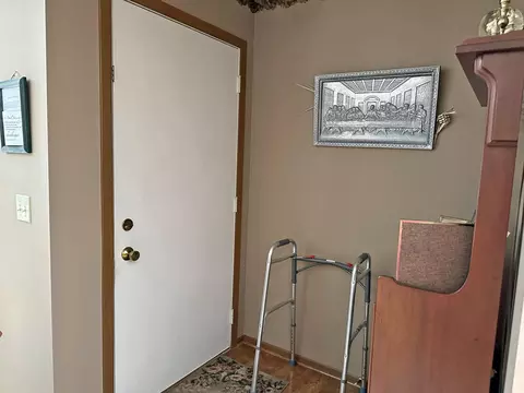 Entry Way - 1136 Foxboro Rd, Springfield, OH 45503 photo 1 of 4
