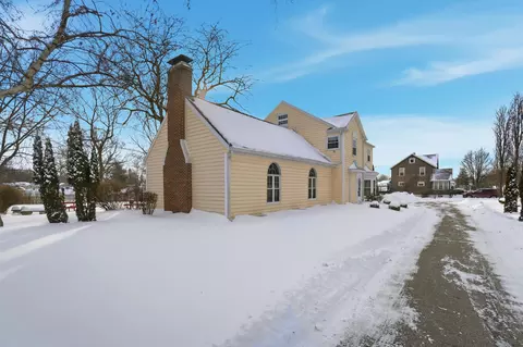 Exterior - 825 E Mccreight Ave, Springfield, OH 45503 photo 3 of 8