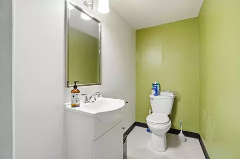 Bath - 825 E Mccreight Ave, Springfield, OH 45503 photo 2 of 4