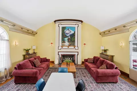 Living - 825 E Mccreight Ave, Springfield, OH 45503 photo 2 of 5