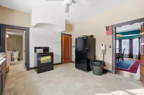 Entry Way - 825 E Mccreight Ave, Springfield, OH 45503 photo 4 of 8