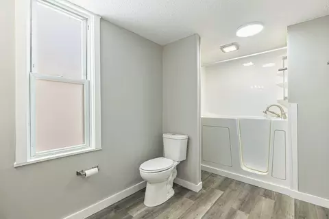 Bath - 306 N Western Ave, Springfield, OH 45504 photo 1 of 2