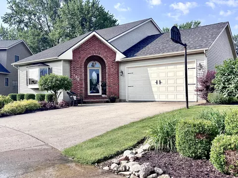 136 Village Green Dr, Sidney, OH 45365