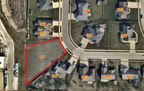 921 Woodridge Dr, Saint Marys, OH 45885