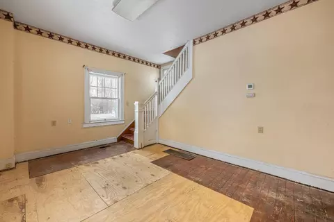 Living - 262 Raffensperger Ave, Springfield, OH 45505 photo 1 of 4