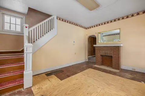 Living - 262 Raffensperger Ave, Springfield, OH 45505 photo 2 of 4