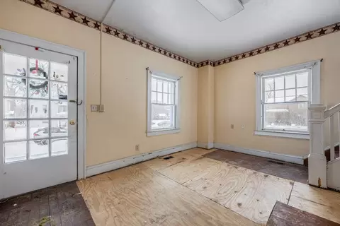 Living - 262 Raffensperger Ave, Springfield, OH 45505 photo 3 of 4