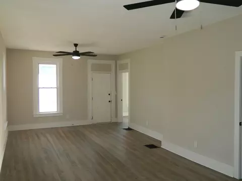 Living - 802 Warder St, Springfield, OH 45503 photo 1 of 4