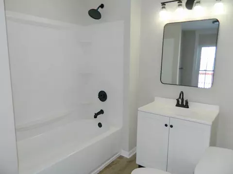 Bath - 802 Warder St, Springfield, OH 45503 photo 2 of 2