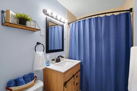 Bath - 720 W Harding Rd, Springfield, OH 45504 photo 1 of 6