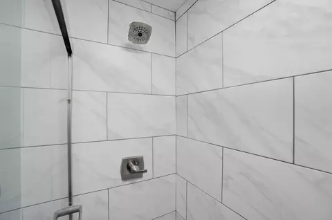 Bath - 720 W Harding Rd, Springfield, OH 45504 photo 4 of 6