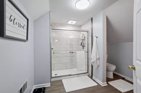 Bath - 720 W Harding Rd, Springfield, OH 45504 photo 3 of 6