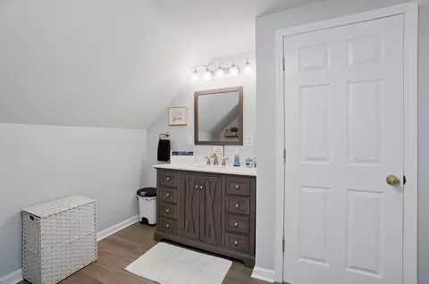 Bath - 720 W Harding Rd, Springfield, OH 45504 photo 5 of 6