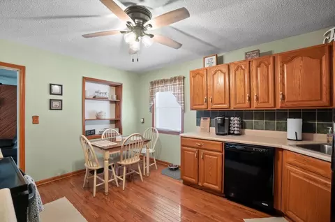 Kitchen - 720 W Harding Rd, Springfield, OH 45504 photo 2 of 5