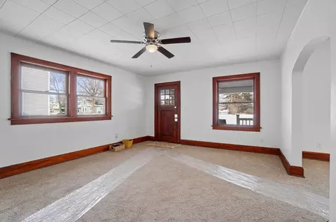 Living - 525 S Light St, Springfield, OH 45506 photo 2 of 8