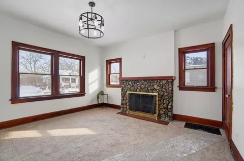 Living - 525 S Light St, Springfield, OH 45506 photo 4 of 8
