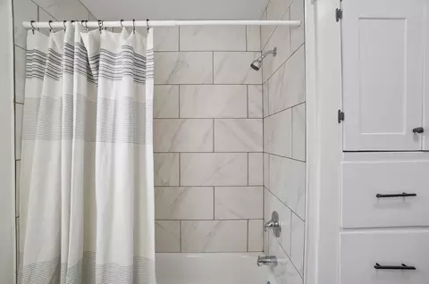 Bath - 525 S Light St, Springfield, OH 45506 photo 2 of 5