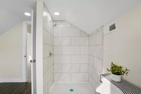 Bath - 525 S Light St, Springfield, OH 45506 photo 4 of 5