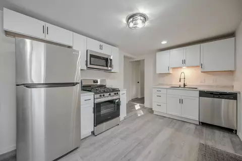 Kitchen - 1705 Magnolia Blvd, Springfield, OH 45503 photo 4 of 5