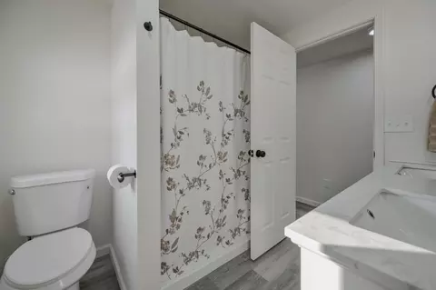 Bath - 1705 Magnolia Blvd, Springfield, OH 45503 photo 3 of 3