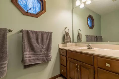 Bath - 1330 Maple Leaf Ct, Sidney, OH 45365 photo 3 of 4