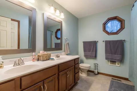 Bath - 1330 Maple Leaf Ct, Sidney, OH 45365 photo 2 of 4