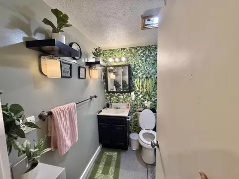Bath - 1820 Clay St, Springfield, OH 45505 photo 1 of 2