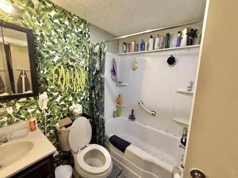 Bath - 1820 Clay St, Springfield, OH 45505 photo 2 of 2