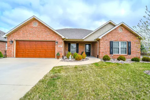 607 W Bentley Cir, Troy, OH 45373