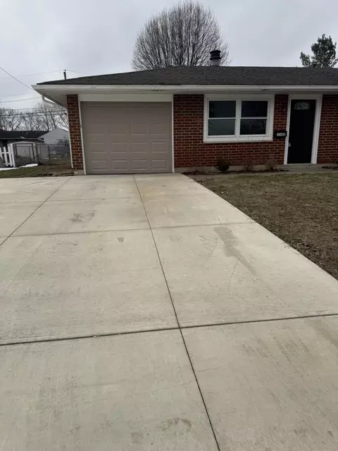 1142 Lee Rd, Troy, OH 45373