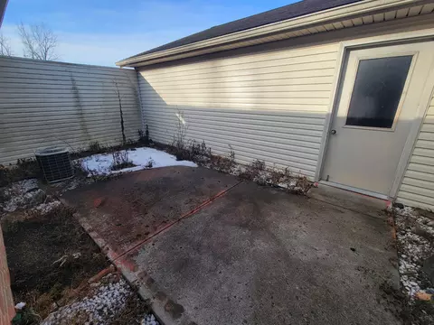 Exterior - 4256 Midfield St, Springfield, OH 45503 photo 5 of 5