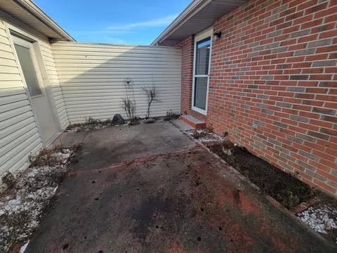 Exterior - 4256 Midfield St, Springfield, OH 45503 photo 4 of 5